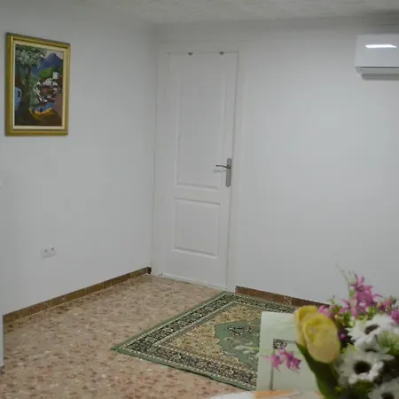 Superb 1 Bedroom With Gallery Cb7ev